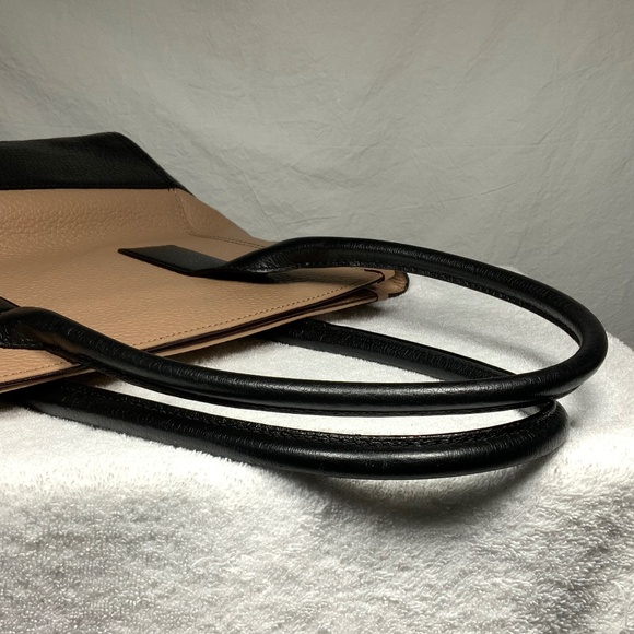 Kate Spade Large Leather Tan and Black Tote - Picture 9 of 16